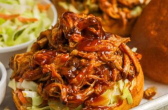 Slow Cooker Pulled Pork Sandwiches