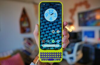 Turn your Android into a BlackBerry with the Clicks Keyboard